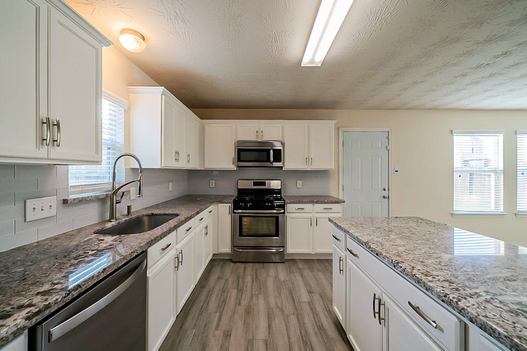 Photo 8 of 36 - 2011 Dalton Trace Ct, Spring, TX 77373
