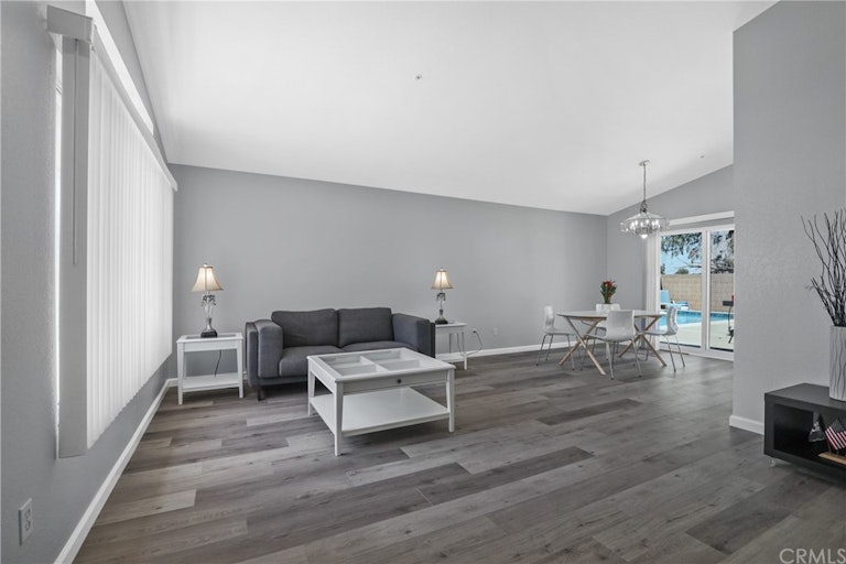 Photo 5 of 34 - 2091 Roanoke St, San Jacinto, CA 92582