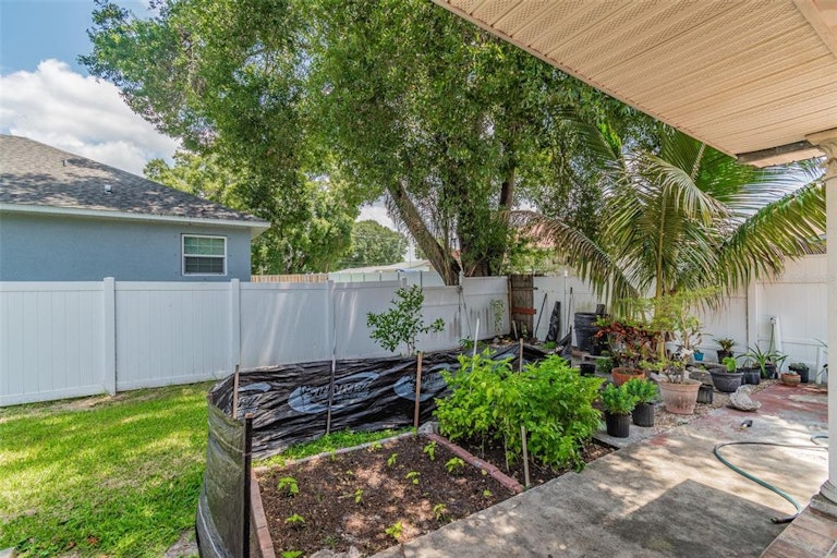 Photo 34 of 40 - 8107 N Lois Ave, Tampa, FL 33614