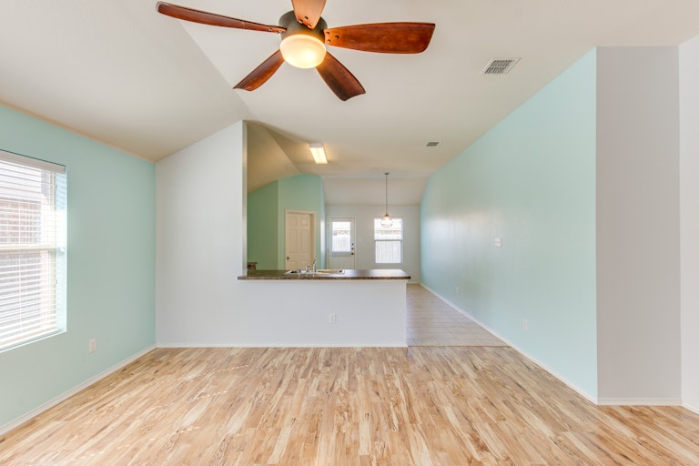 Photo 4 of 25 - 12721 Seagull Way, Frisco, TX 75036