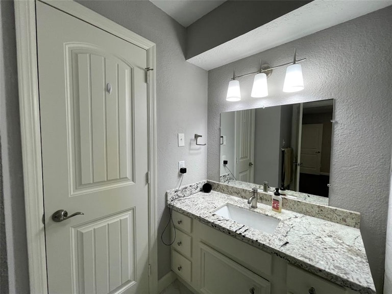 Photo 18 of 28 - 672 N Eldridge Pkwy, Houston, TX 77079
