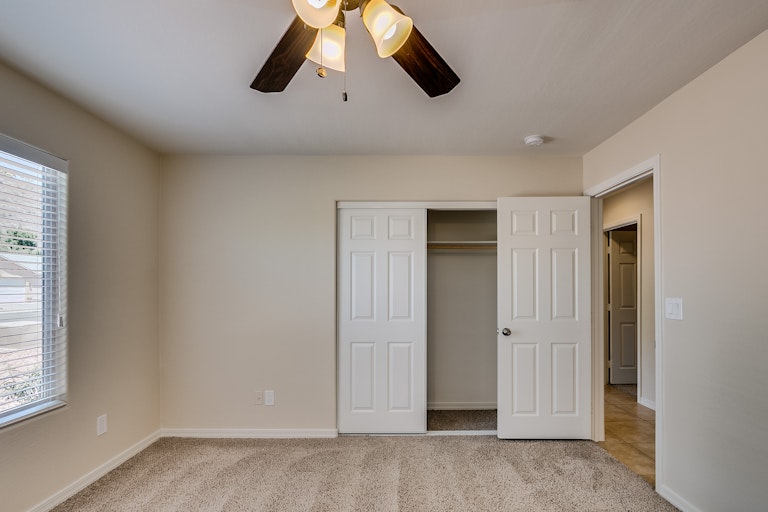 Photo 12 of 22 - 3027 W Daley Ln, Phoenix, AZ 85027