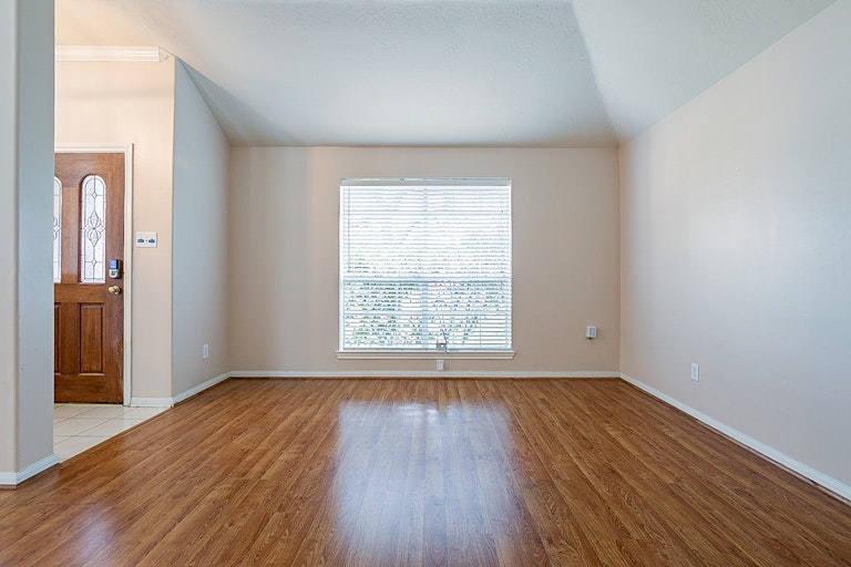 Photo 15 of 26 - 3839 Canton Dr, Pearland, TX 77584