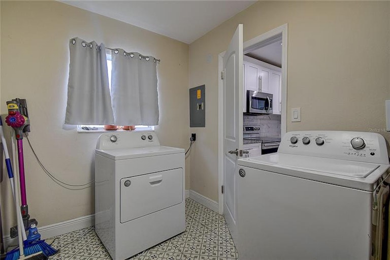 Photo 22 of 25 - 1625 Madrid Dr, Largo, FL 33778