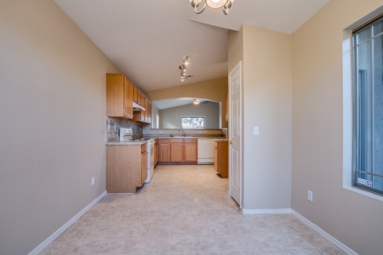 Photo 8 of 27 - 3326 W Fraktur Rd, Phoenix, AZ 85041