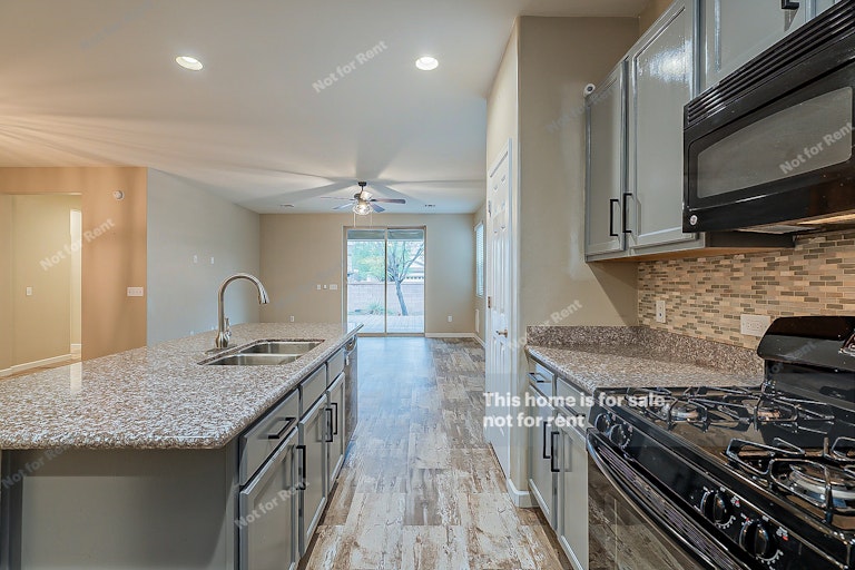 Photo 8 of 27 - 356 W Calle Gota, Sahuarita, AZ 85629