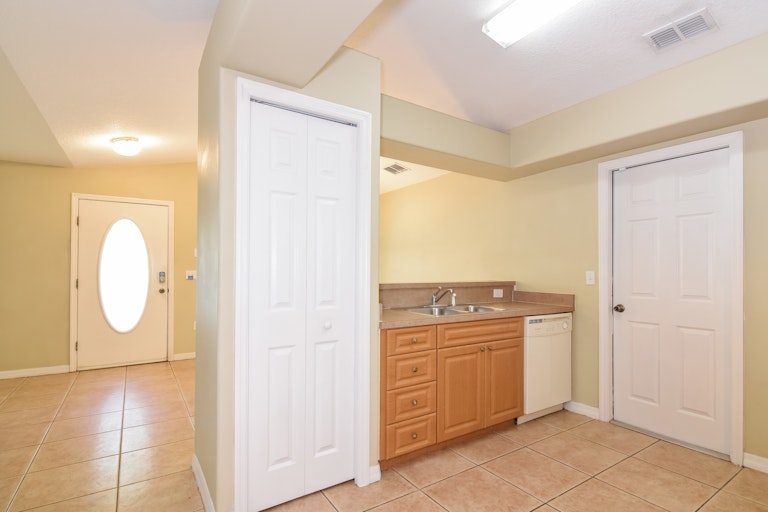 Photo 12 of 25 - 9310 N Hartts Dr, Tampa, FL 33617