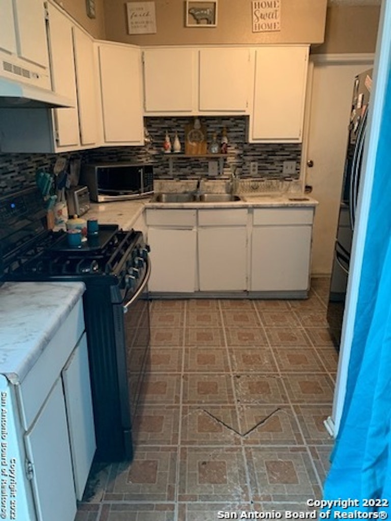 Photo 7 of 22 - 2911 Wendy St, San Antonio, TX 78210
