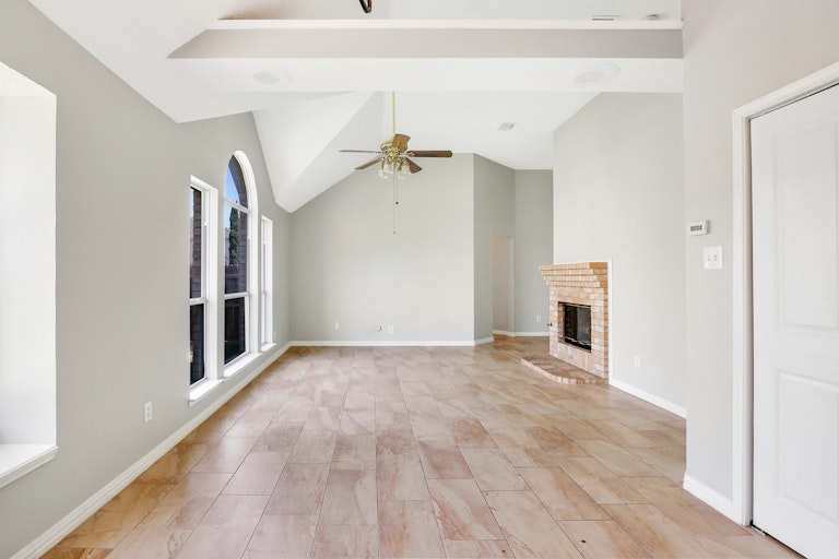 Photo 10 of 26 - 1533 Cool Springs Dr, Mesquite, TX 75181