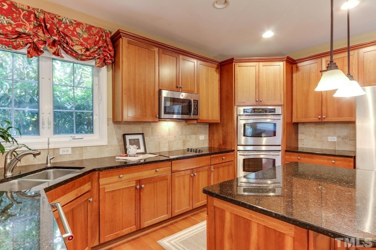 Photo 11 of 37 - 4600 Keighley Pl, Raleigh, NC 27612