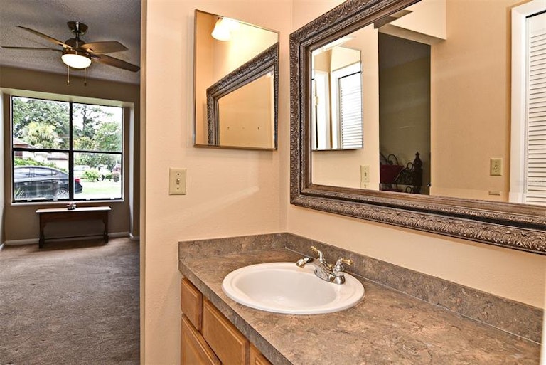 Photo 13 of 22 - 247 S Shadowbay Blvd, Longwood, FL 32779