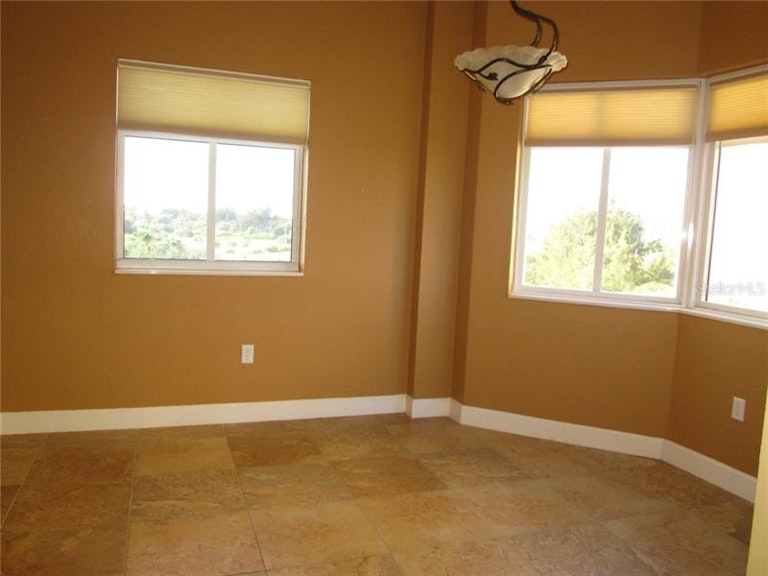 Photo 8 of 22 - 12077 Gandy Blvd N #361, Saint Petersburg, FL 33702
