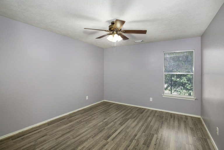 Photo 12 of 17 - 15022 Sunset Villa Ct, Humble, TX 77396