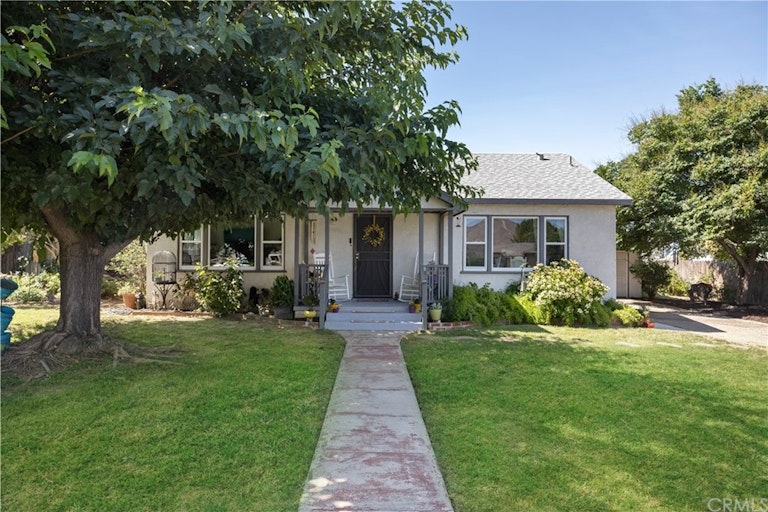 Photo 1 of 38 - 34273 Avenue E, Yucaipa, CA 92399