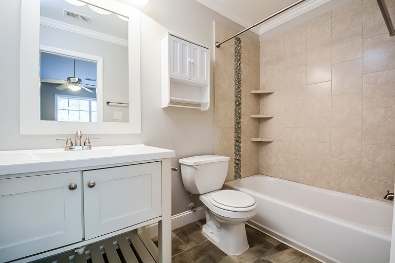 Photo 9 of 15 - 5507 Vista View Ct, Raleigh, NC 27612