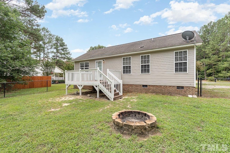 Photo 26 of 32 - 155 Duck Pond Ln, Clayton, NC 27520