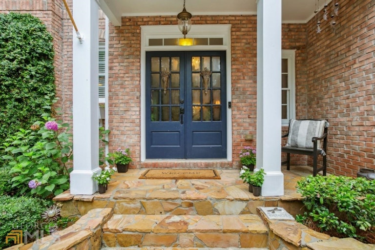 Photo 4 of 39 - 3415 Woodbury Creek Dr, Cumming, GA 30041