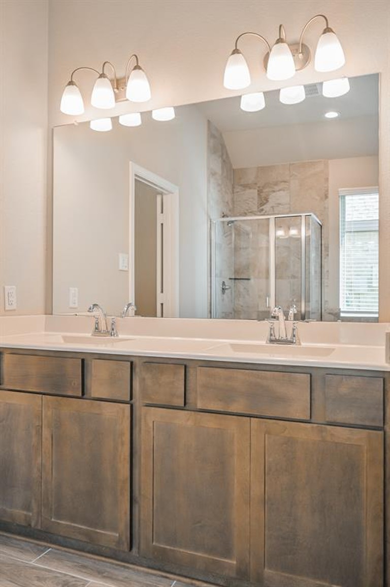 Photo 17 of 36 - 6822 Aspen Peak Dr, Baytown, TX 77521
