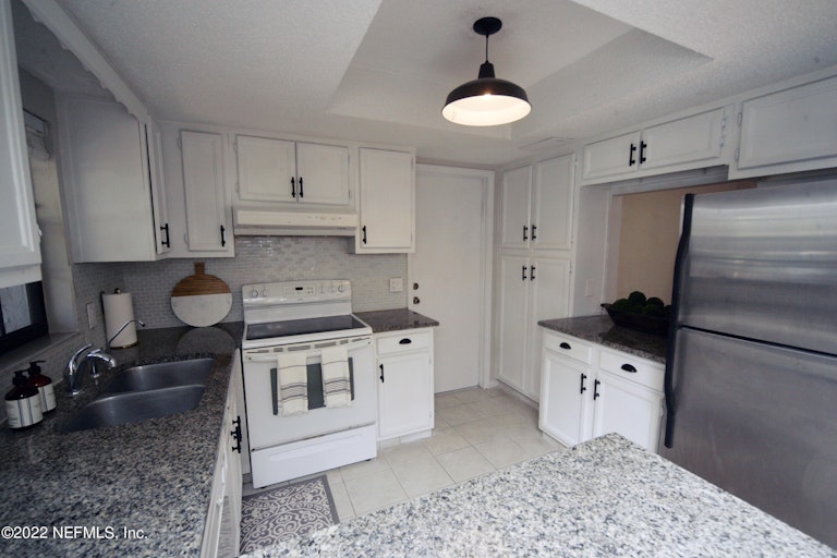 Photo 13 of 27 - 111 Granada Ln, Ponte Vedra Beach, FL 32082
