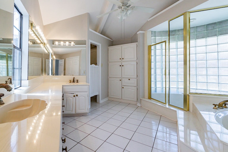 Photo 33 of 36 - 1721 Knob Hill Dr, Garland, TX 75043