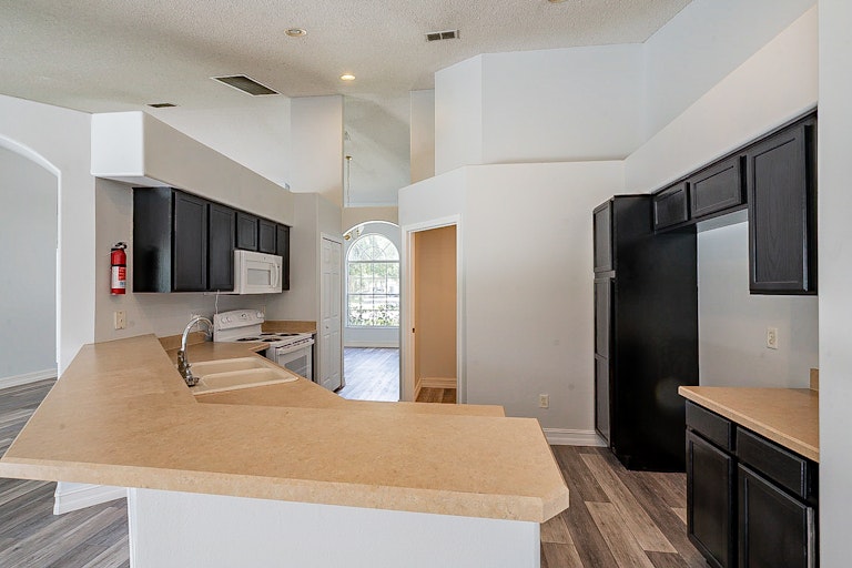 Photo 4 of 34 - 16220 Magnolia Hill St, Clermont, FL 34714