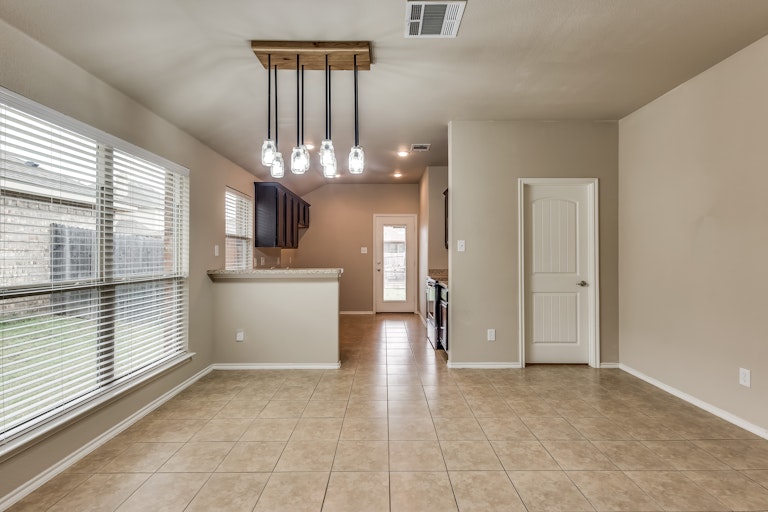 Photo 8 of 25 - 1308 Land Oak Rd, Royse City, TX 75189