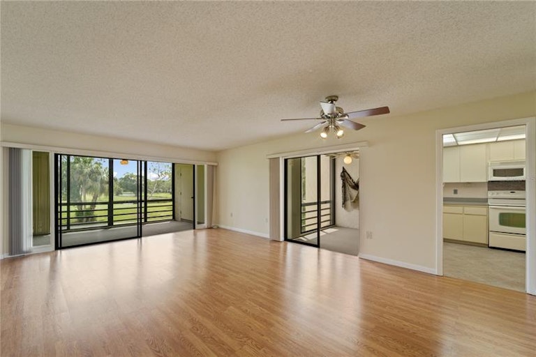Photo 5 of 41 - 3518 Richwood Link #52, Sarasota, FL 34235