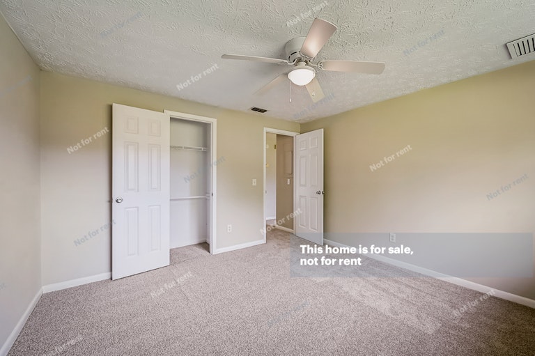 Photo 14 of 24 - 6937 Oriely Dr S, Jacksonville, FL 32210