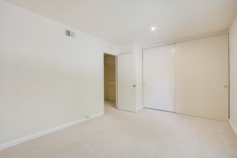 Photo 27 of 35 - 106 Hartnell Pl, Sacramento, CA 95825
