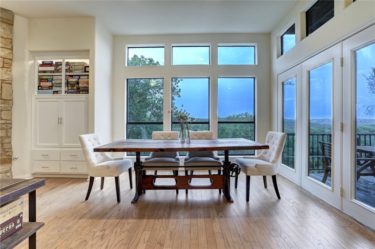 Photo 11 of 40 - 6301 Mountainclimb Dr, Austin, TX 78731