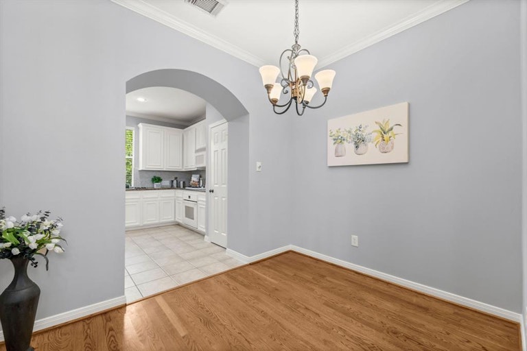 Photo 4 of 33 - 1720 Bailey St, Houston, TX 77019