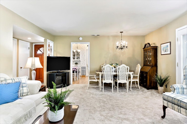Photo 6 of 31 - 3359 Becerra Way, Sacramento, CA 95821