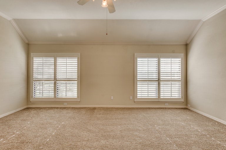 Photo 25 of 38 - 828 Hills Creek Dr, McKinney, TX 75072
