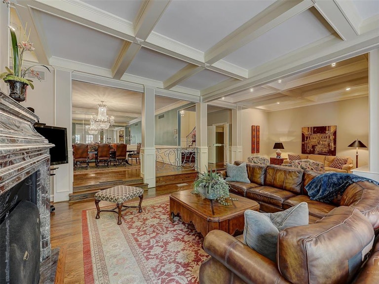 Photo 6 of 31 - 17316 Club Hill Ln, Dallas, TX 75248