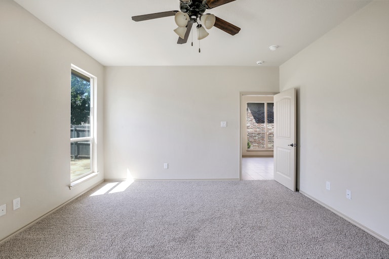 Photo 24 of 27 - 9124 Oldwest Trl, Fort Worth, TX 76131