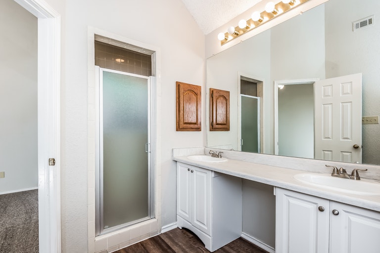 Photo 18 of 25 - 2253 Meadowstone Dr, Carrollton, TX 75006