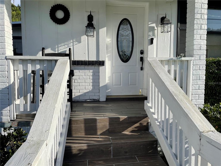 Photo 3 of 38 - 738 W Hogle Ave, Deland, FL 32720