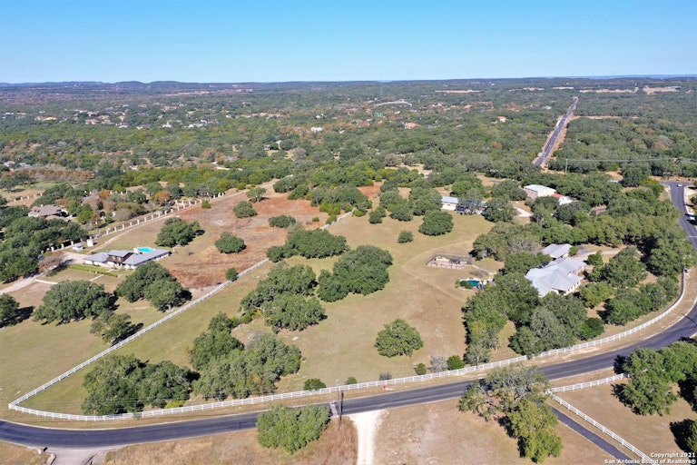 Photo 43 of 51 - 31925 Rolling Acres Trl, Boerne, TX 78015
