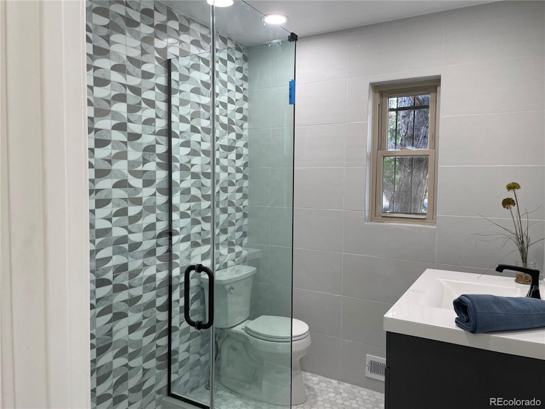 Photo 11 of 30 - 3261 Ivy St, Denver, CO 80207