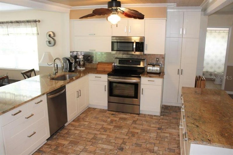 Photo 9 of 20 - 10315 Adler St, Spring Hill, FL 34608