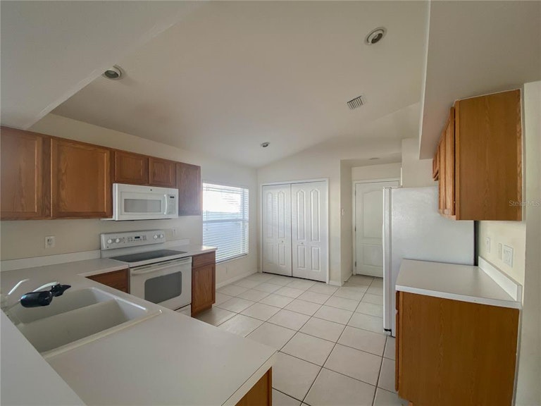 Photo 7 of 26 - 31339 Heatherstone Dr, Wesley Chapel, FL 33543