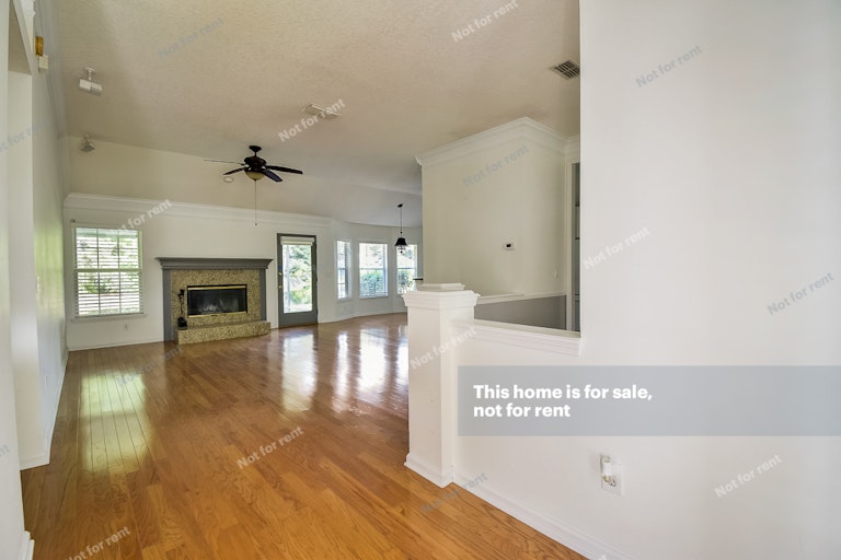 Photo 19 of 36 - 8560 Walden Glen Dr, Jacksonville, FL 32256
