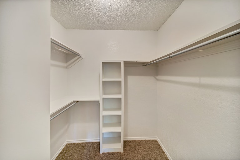 Photo 20 of 29 - 3013 Willow Ln, Bedford, TX 76021