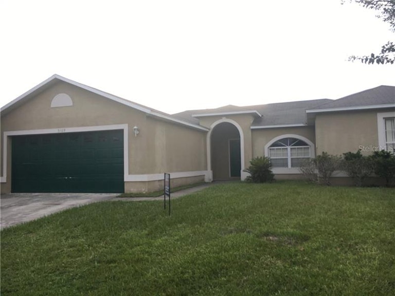 Photo 3 of 16 - 5109 Iris Ct, Kissimmee, FL 34758