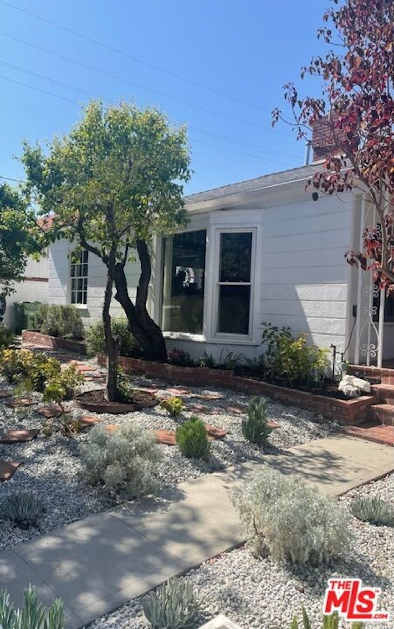 Photo 2 of 45 - 10643 Blix St, North Hollywood, CA 91602