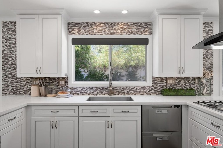 Photo 12 of 37 - 22334 Liberty Bell Rd, Calabasas, CA 91302