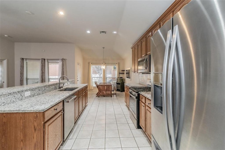 Photo 15 of 32 - 7816 Riverwalk Trl, McKinney, TX 75070
