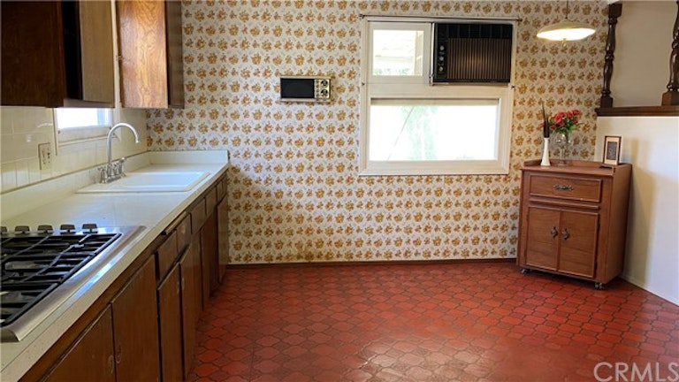Photo 8 of 25 - 16351 Hollywood Ln, Huntington Beach, CA 92649