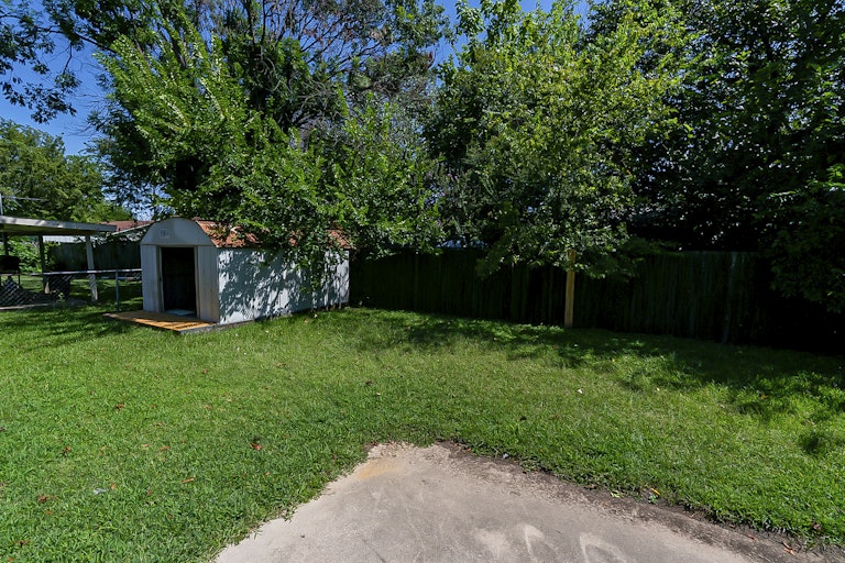 Photo 18 of 18 - 1708 Oak Tree Dr, Denton, TX 76209