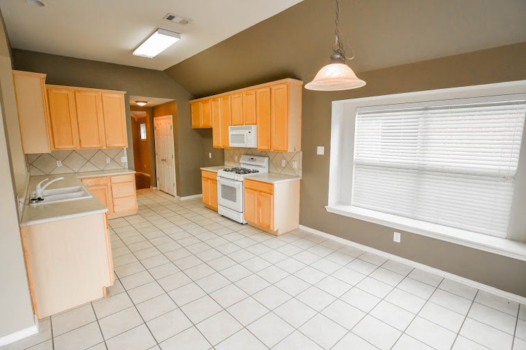 Photo 13 of 25 - 3209 Bloomfield Trl, Mansfield, TX 76063
